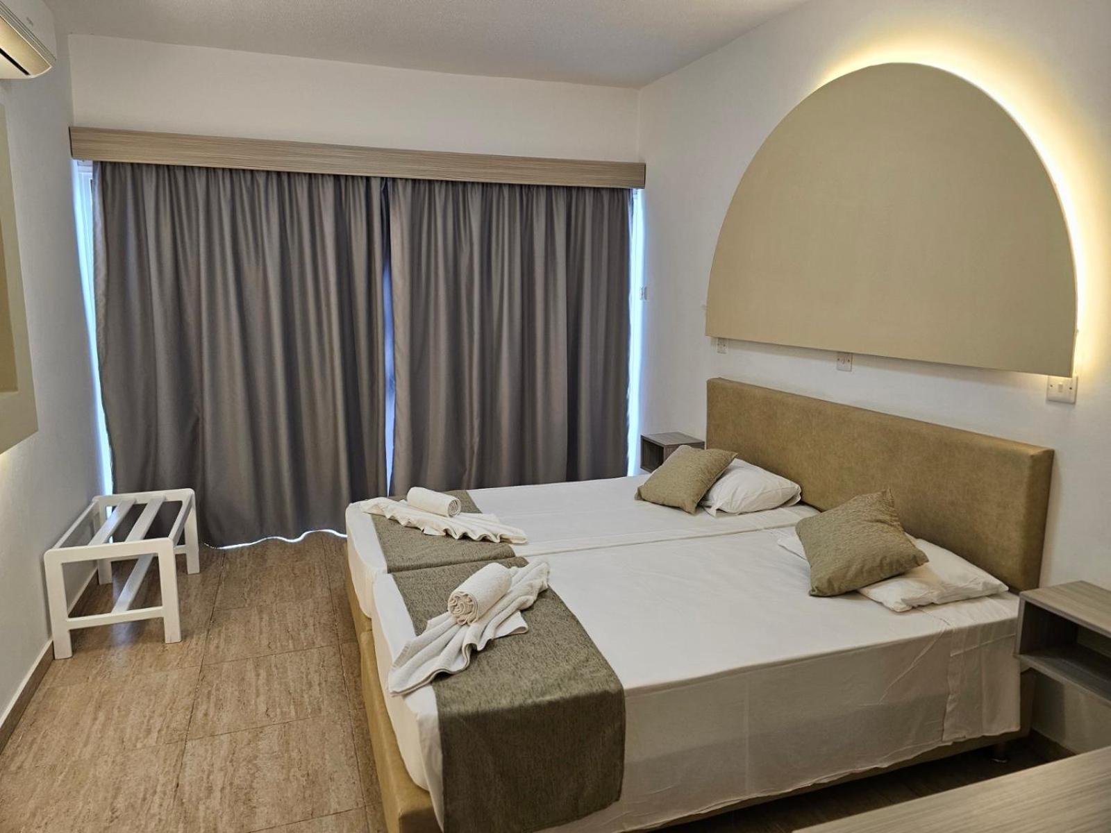 Penelope Beach Hotel Apts Protarász Kültér fotó
